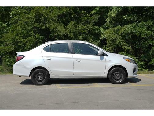 White Diamond 2024 Mitsubishi Mirage G4 SE