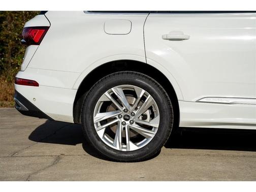 2022 Audi Q7 55 Premium Plus