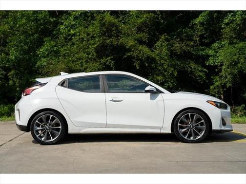 2019 Hyundai Veloster 2
