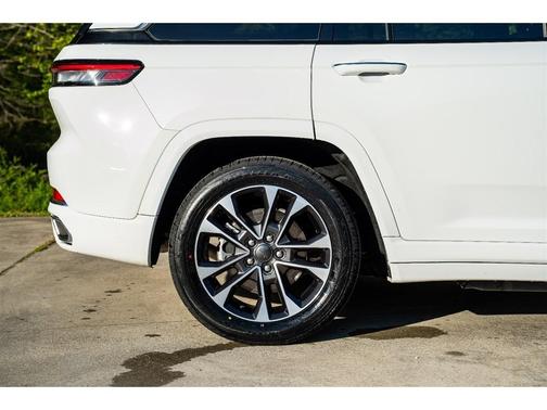 2022 Jeep Grand Cherokee 4xe Overland