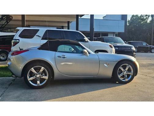 Cool (Liquid Silver Metallic) 2008 Pontiac Solstice CONVERTIBLE 2-DR