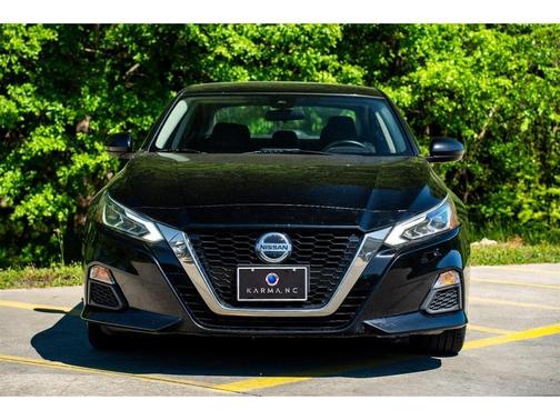 Super Black 2022 Nissan Altima SR FWD