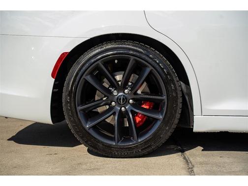 2023 Chrysler 300 C