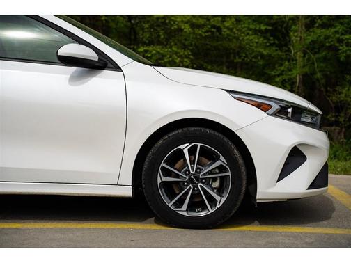 Snow White Pearl 2024 Kia Forte LXS