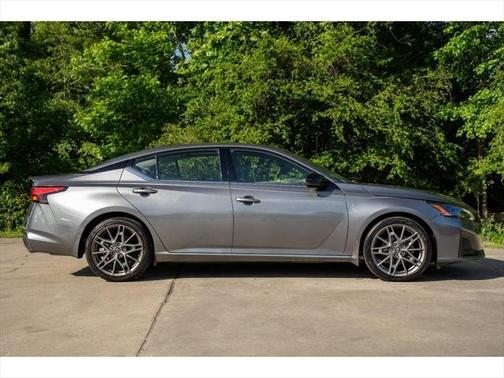 2023 Nissan Altima SR VC-Turbo FWD
