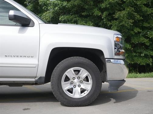 Silver Ice Metallic 2019 Chevrolet Silverado 1500 LT
