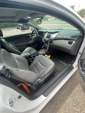 2013 Hyundai ELANTRA SE