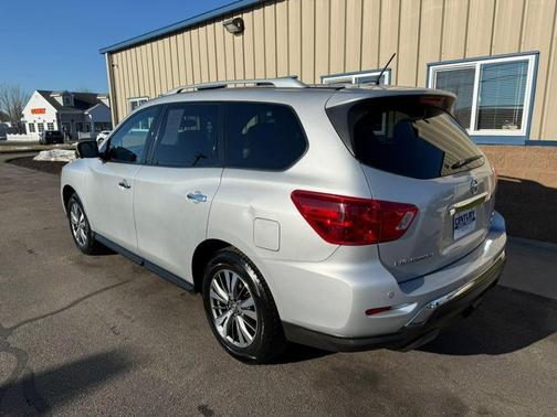 2017 Nissan Pathfinder SL