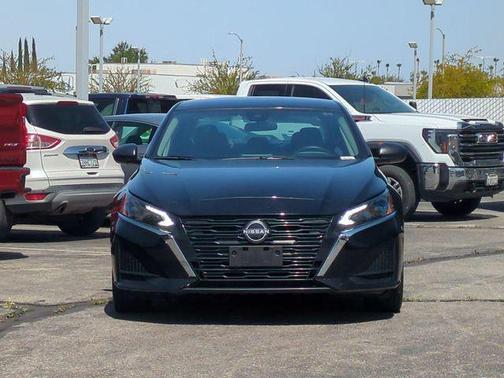 Super Black 2025 Nissan Altima SV FWD