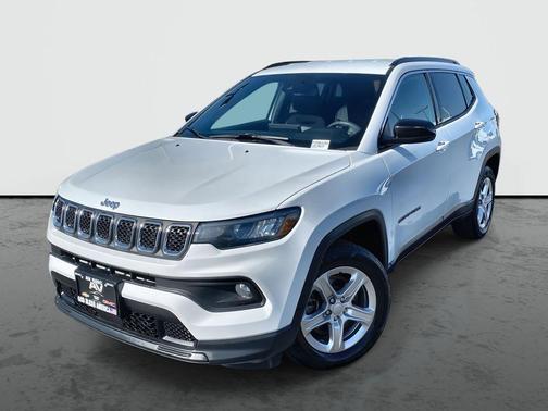 Bright White Clearcoat 2023 Jeep Compass Latitude