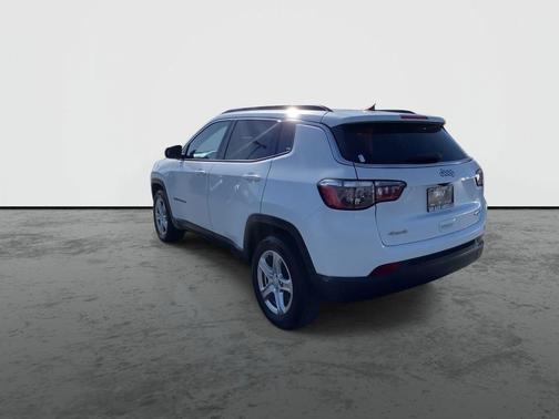 Bright White Clearcoat 2023 Jeep Compass Latitude