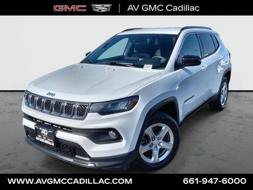 Bright White Clearcoat 2023 Jeep Compass Latitude