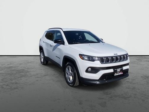 Bright White Clearcoat 2023 Jeep Compass Latitude