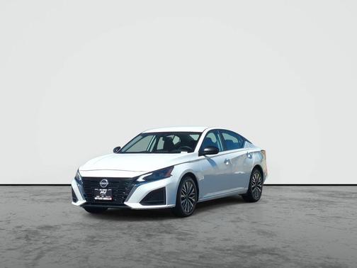 Glacier White 2025 Nissan Altima SV FWD
