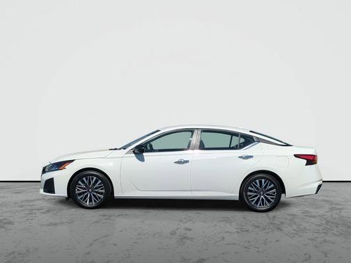 Glacier White 2025 Nissan Altima SV FWD