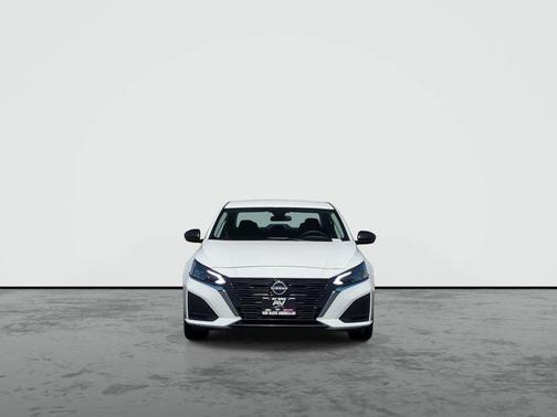 Glacier White 2025 Nissan Altima SV FWD