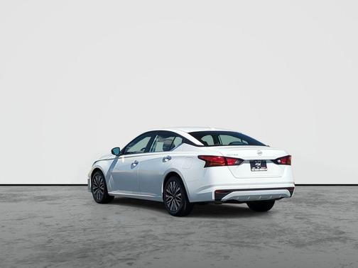 Glacier White 2025 Nissan Altima 2.5 SV