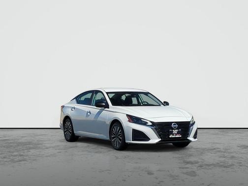 Glacier White 2025 Nissan Altima 2.5 SV