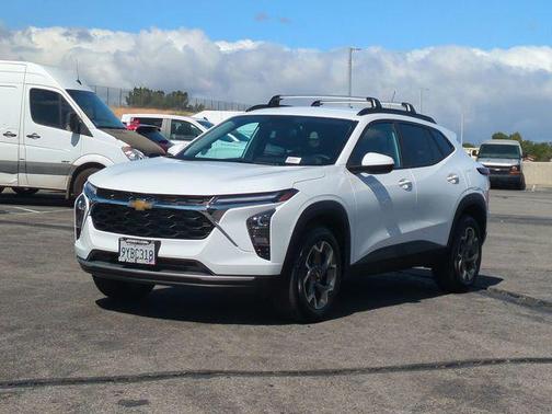 Summit White 2026 Chevrolet Trax LT