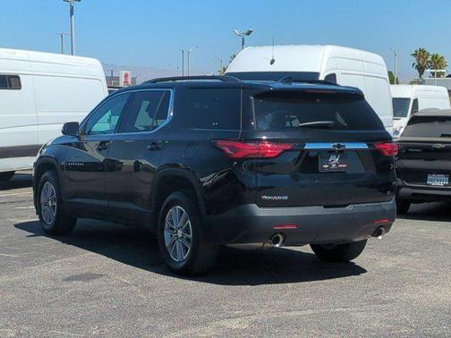 Mosaic Black Metallic 2023 Chevrolet Traverse LT Cloth