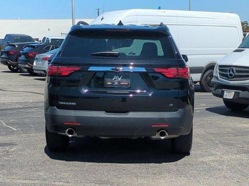 Mosaic Black Metallic 2023 Chevrolet Traverse LT Cloth