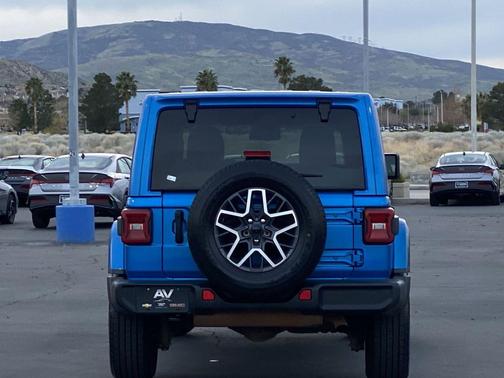 2024 Jeep Wrangler 4-Door Sahara 4x4