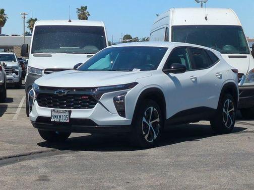Summit White 2024 Chevrolet Trax FWD 1RS