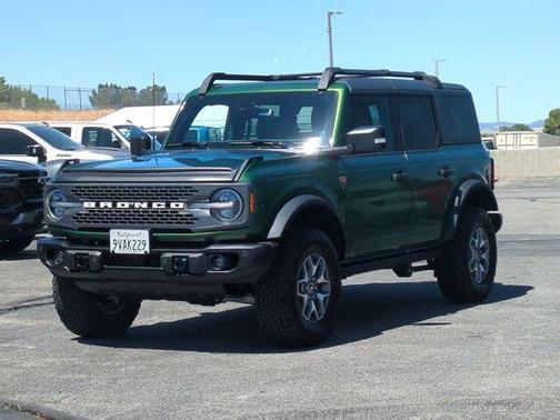 ERUPTION GREEN METALLIC 2025 Ford Bronco Badlands