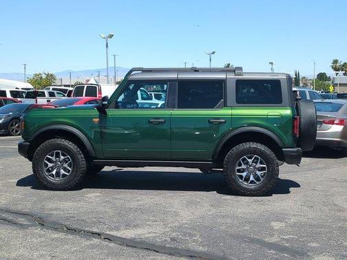 ERUPTION GREEN METALLIC 2025 Ford Bronco Badlands