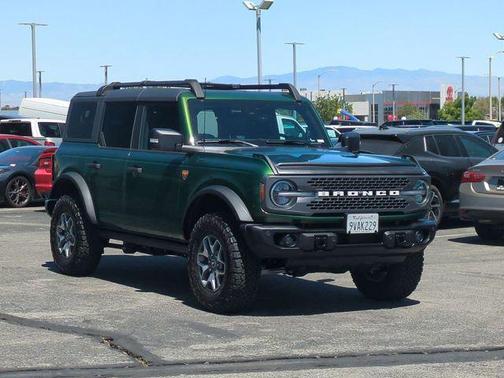 ERUPTION GREEN METALLIC 2025 Ford Bronco Badlands