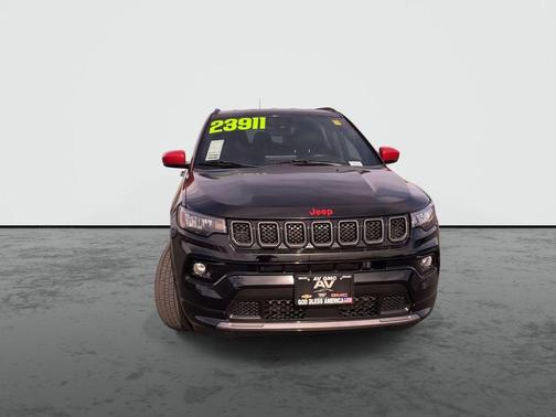 Diamond Black Crystal Pearlcoat 2023 Jeep Compass (RED) Edition 4x4