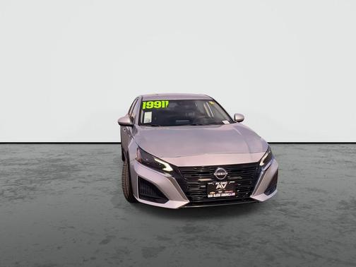 Brilliant Silver Metallic 2023 Nissan Altima 2.5 SV