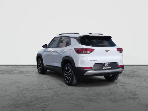 Summit White 2025 Chevrolet Trailblazer LT