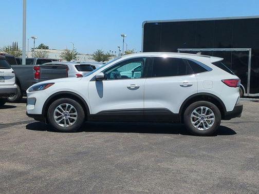 OXFORD WHITE 2021 Ford Escape SE
