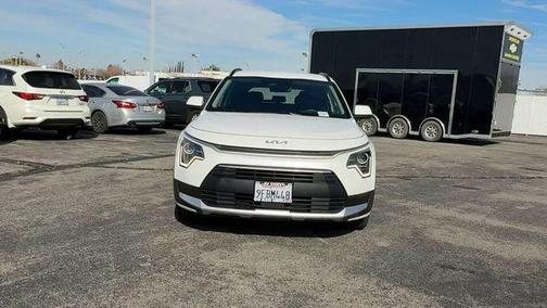 Snow White Pearl 2023 Kia Niro EX