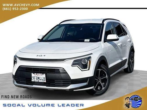 Snow White Pearl 2023 Kia Niro EX