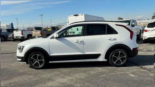 Snow White Pearl 2023 Kia Niro EX