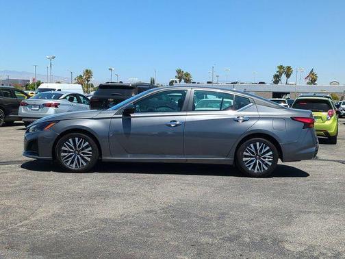 Gun Metallic 2025 Nissan Altima SV FWD