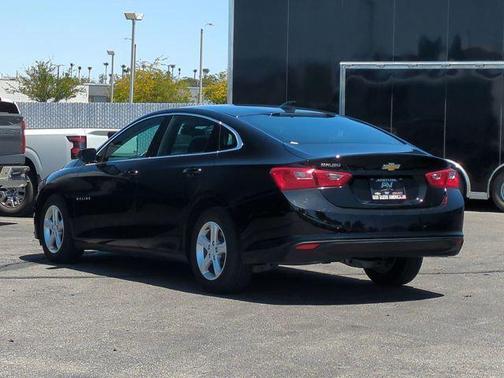 Mosaic Black Metallic 2022 Chevrolet Malibu 1LS