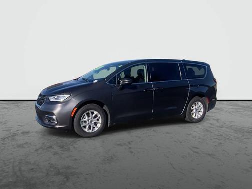 Granite Crystal Metallic Clearcoat 2023 Chrysler Pacifica Touring L