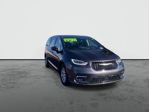 Granite Crystal Metallic Clearcoat 2023 Chrysler Pacifica Touring L