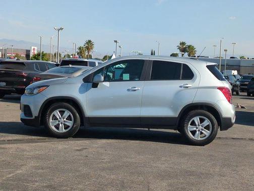 Silver Ice Metallic 2022 Chevrolet Trax LS
