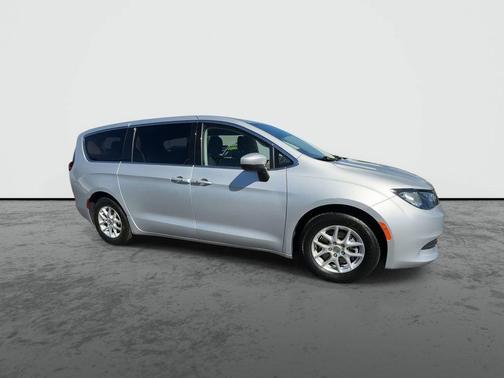 Silver Mist Clearcoat 2023 Chrysler Voyager LX