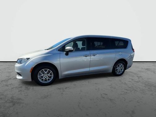 Silver Mist Clearcoat 2023 Chrysler Voyager LX