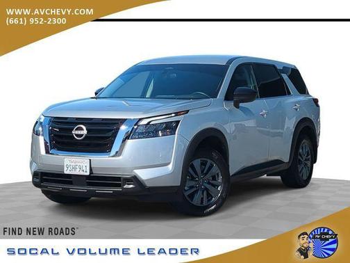 Brilliant Silver Metallic 2024 Nissan Pathfinder S FWD