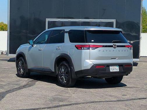 Brilliant Silver Metallic 2024 Nissan Pathfinder S FWD