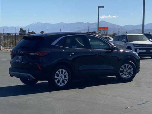 AGATE BLACK METALLIC 2023 Ford Escape Active