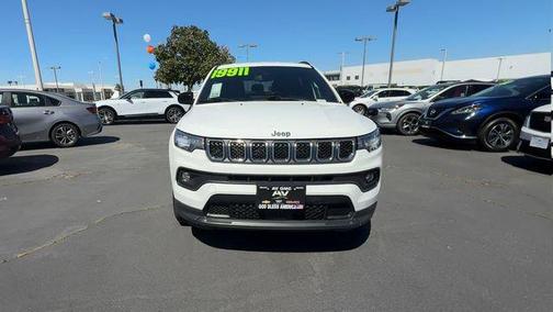 Bright White Clearcoat 2023 Jeep Compass Latitude