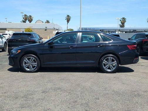 Deep Black Pearl 2024 Volkswagen Jetta 1.5T SE
