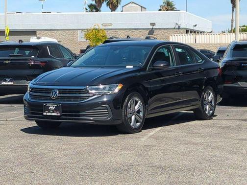 Deep Black Pearl 2024 Volkswagen Jetta 1.5T SE
